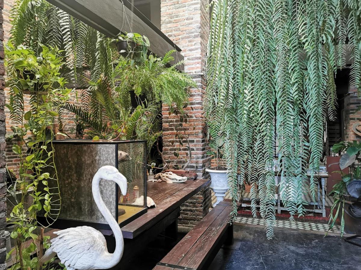 J No.14 Bed and Breakfast Bangkok Buitenkant foto