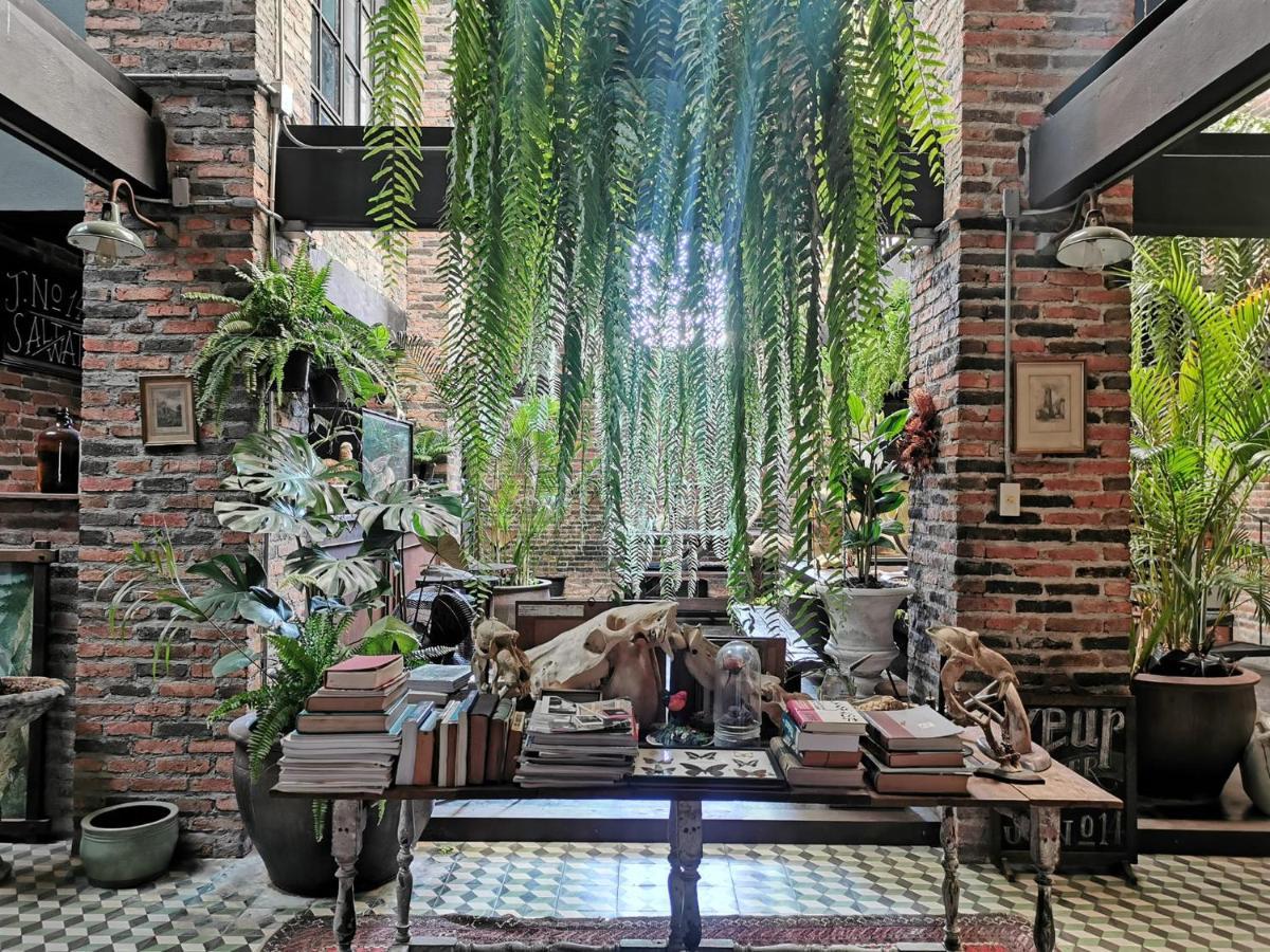 J No.14 Bed and Breakfast Bangkok Buitenkant foto