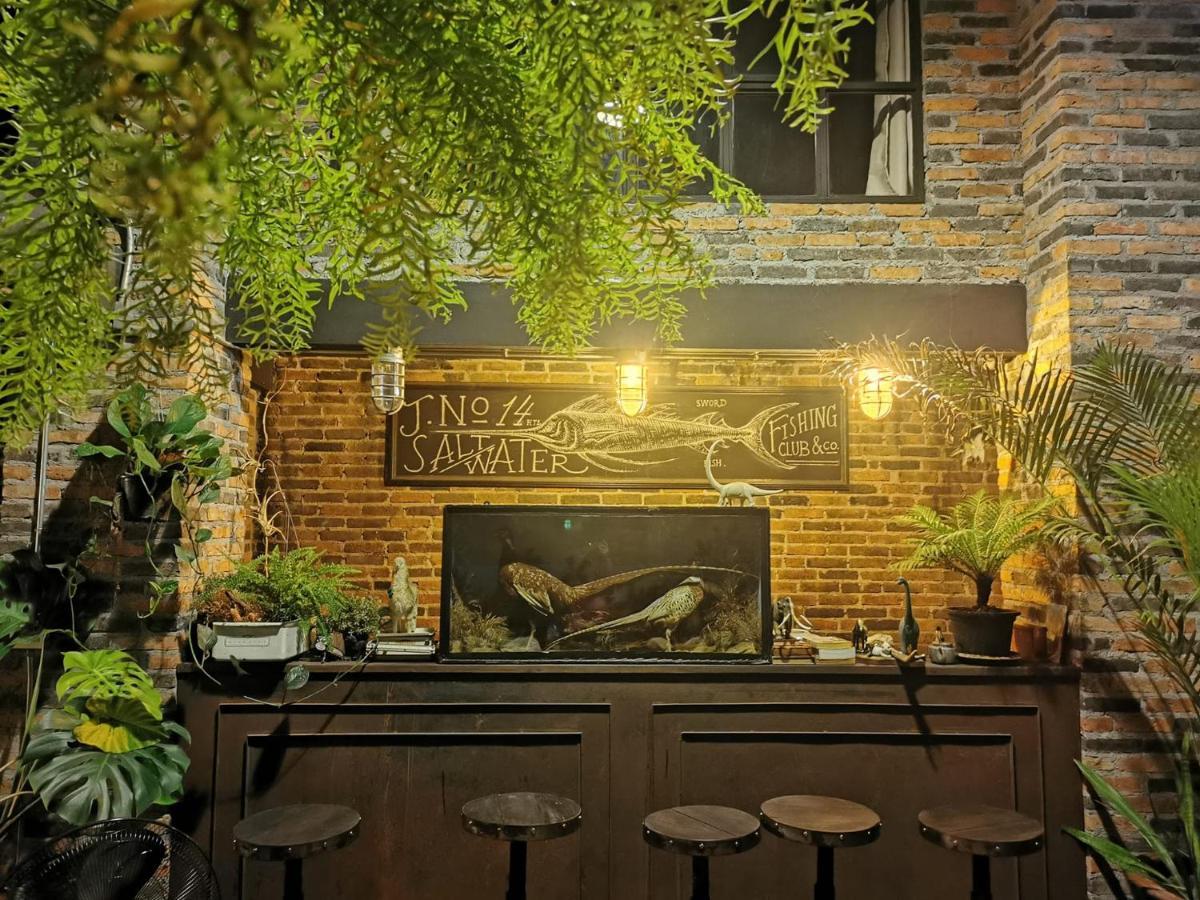 J No.14 Bed and Breakfast Bangkok Buitenkant foto