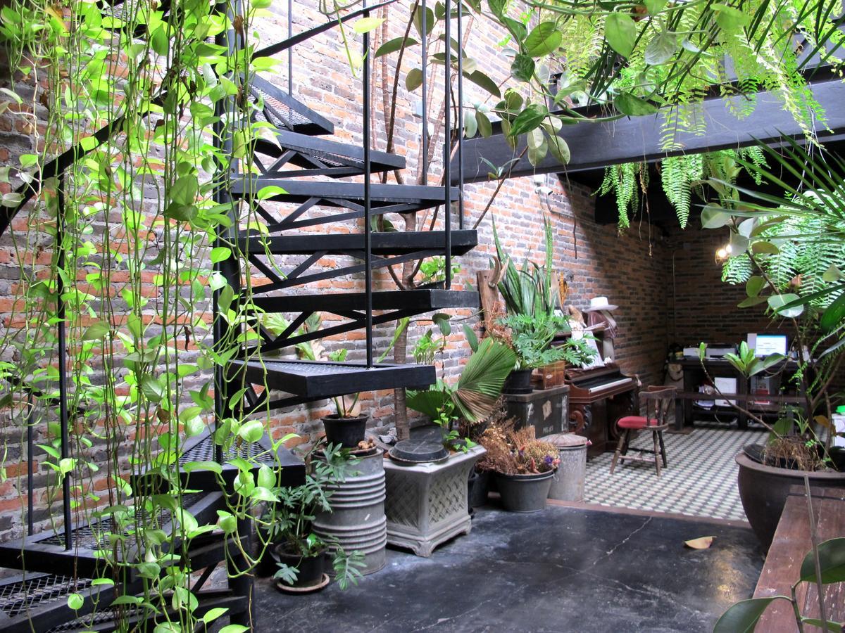 J No.14 Bed and Breakfast Bangkok Buitenkant foto