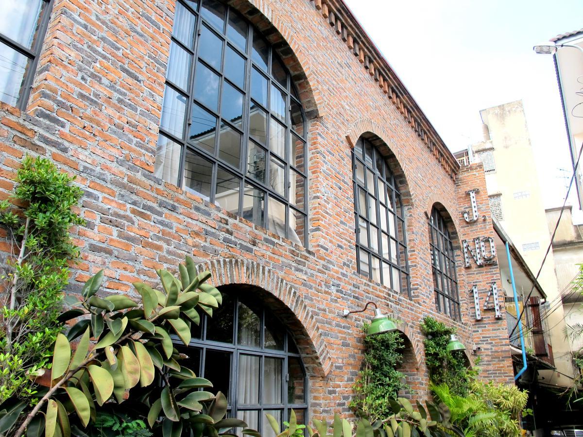 J No.14 Bed and Breakfast Bangkok Buitenkant foto