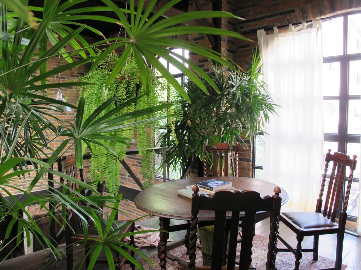 J No.14 Bed and Breakfast Bangkok Buitenkant foto