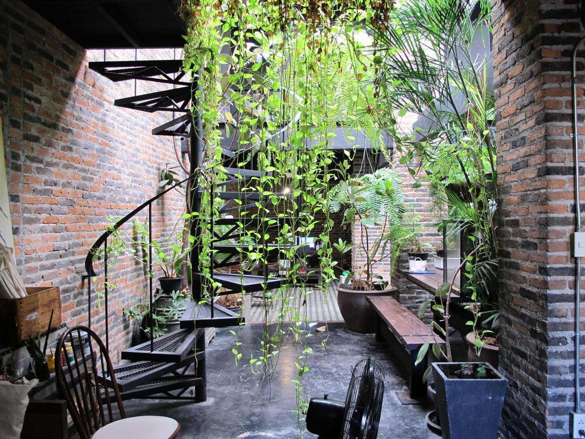 J No.14 Bed and Breakfast Bangkok Buitenkant foto