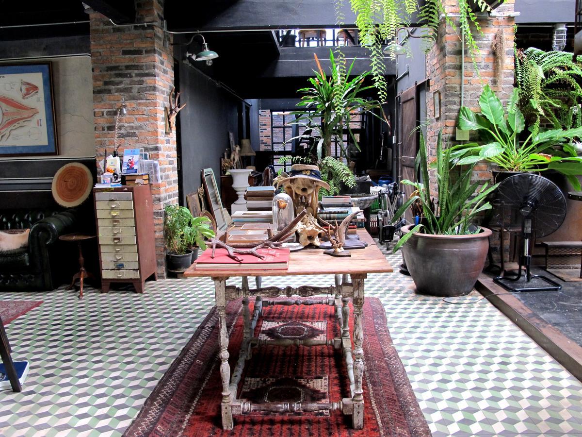 J No.14 Bed and Breakfast Bangkok Buitenkant foto