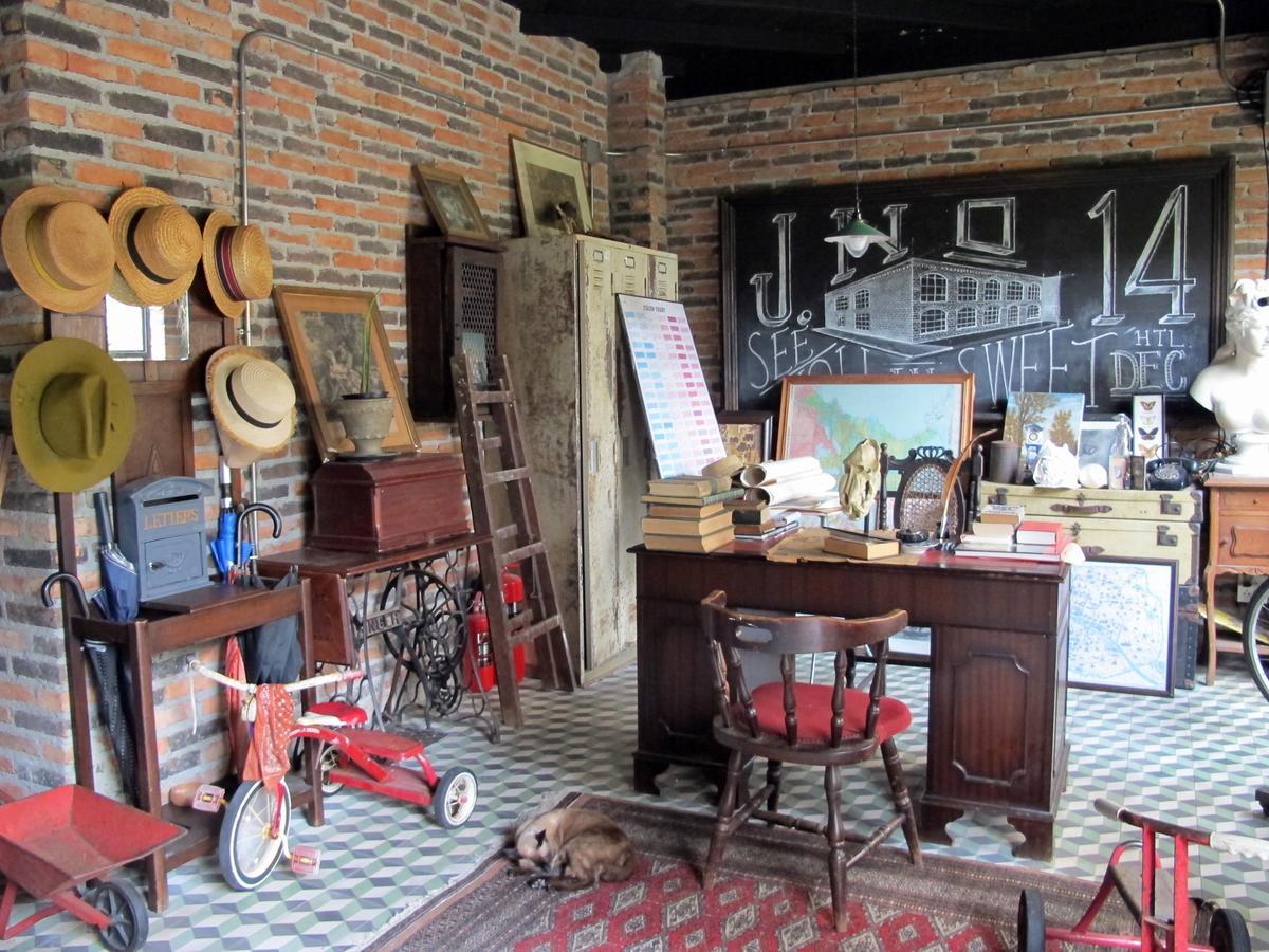 J No.14 Bed and Breakfast Bangkok Buitenkant foto
