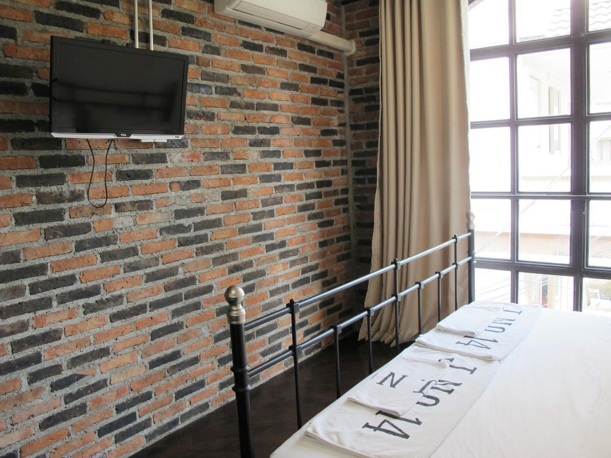 J No.14 Bed and Breakfast Bangkok Buitenkant foto