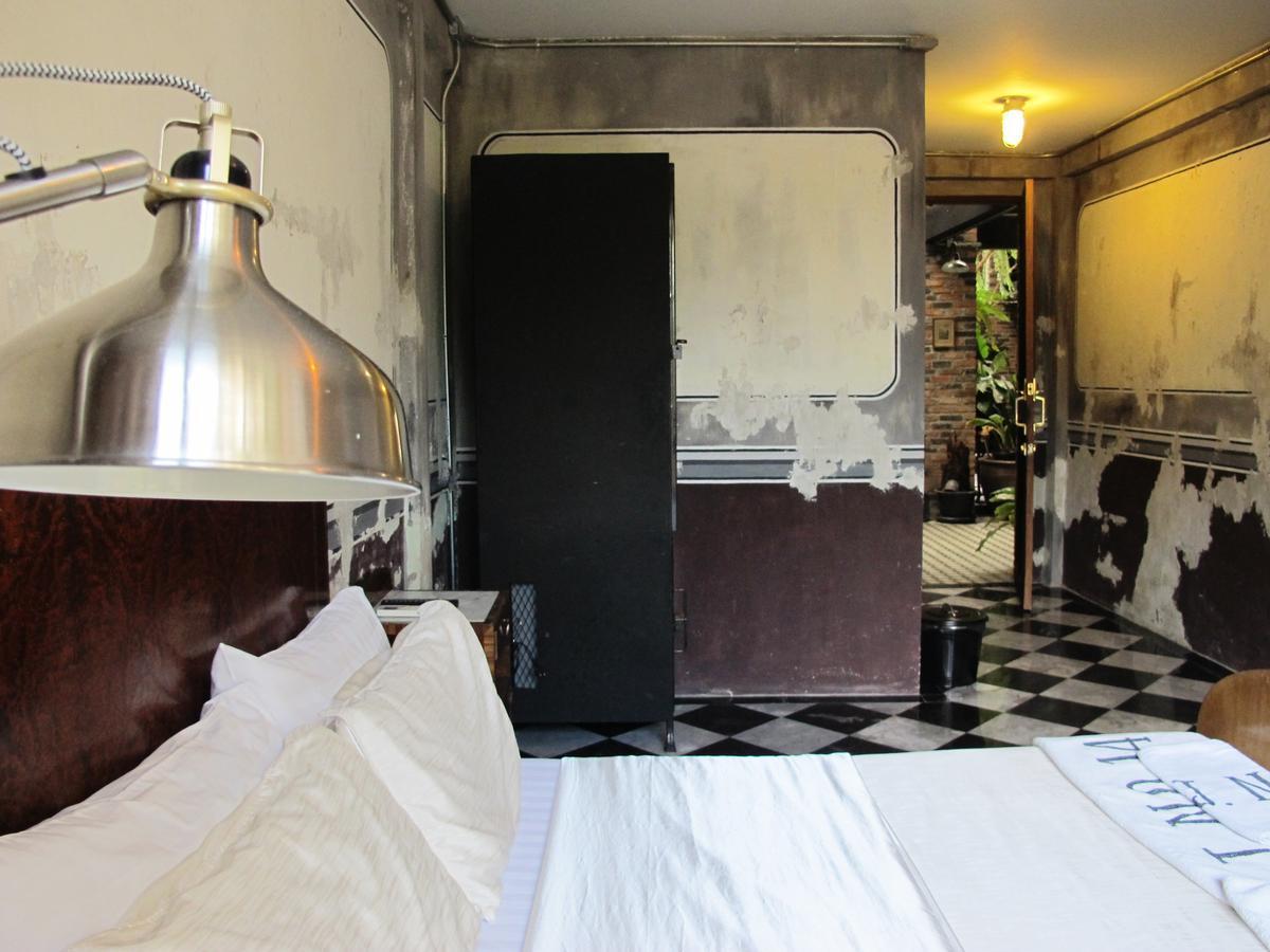 J No.14 Bed and Breakfast Bangkok Buitenkant foto