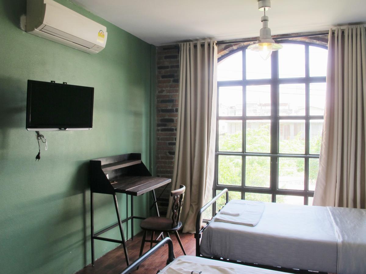 J No.14 Bed and Breakfast Bangkok Buitenkant foto
