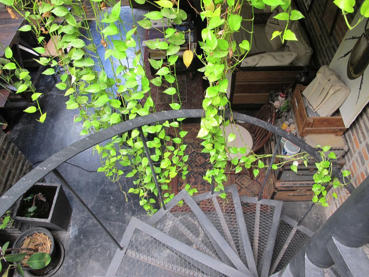 J No.14 Bed and Breakfast Bangkok Buitenkant foto