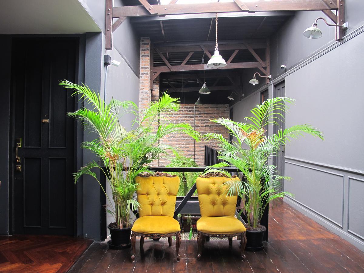 J No.14 Bed and Breakfast Bangkok Buitenkant foto