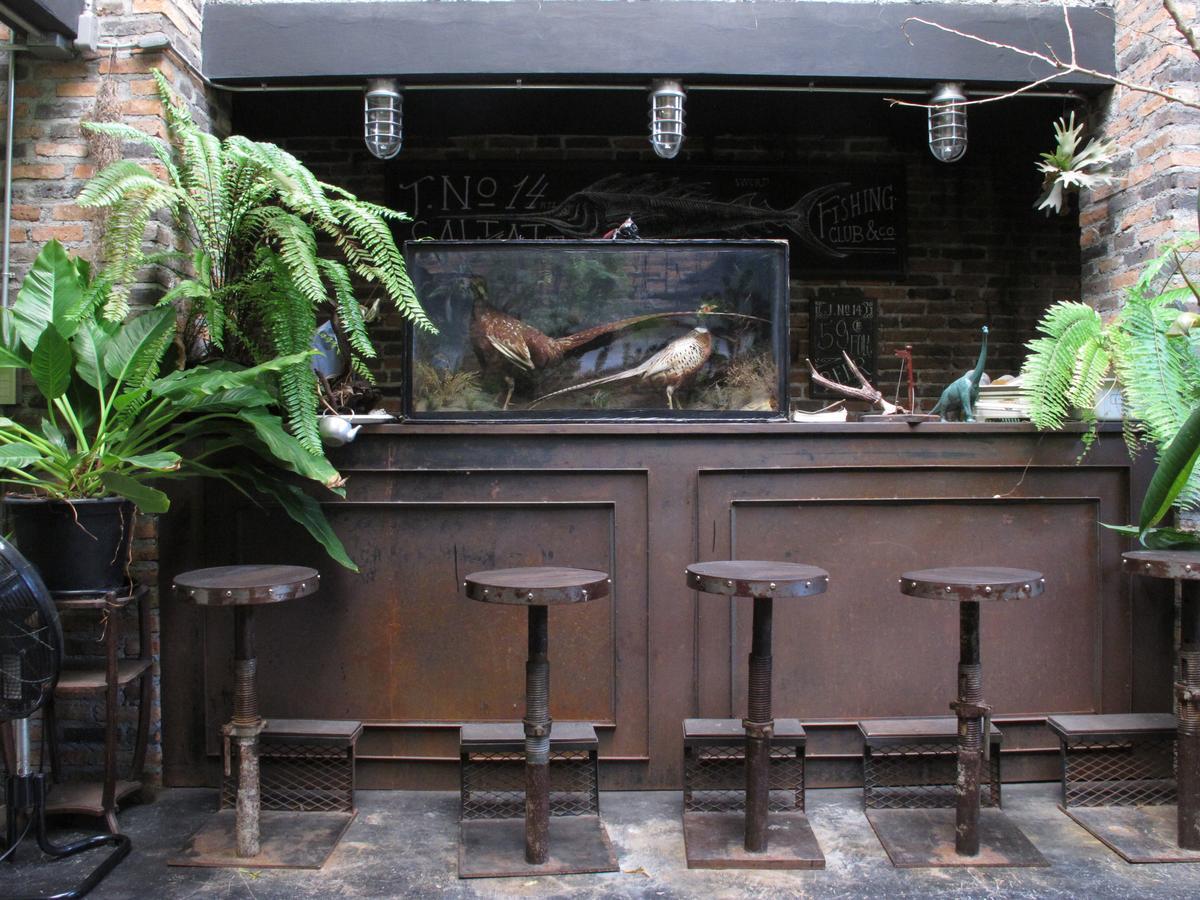 J No.14 Bed and Breakfast Bangkok Buitenkant foto